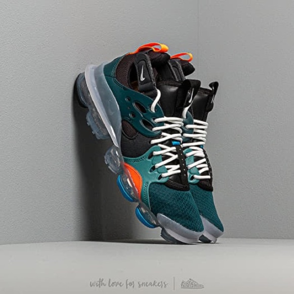 Nike Teal and Black Sneakers